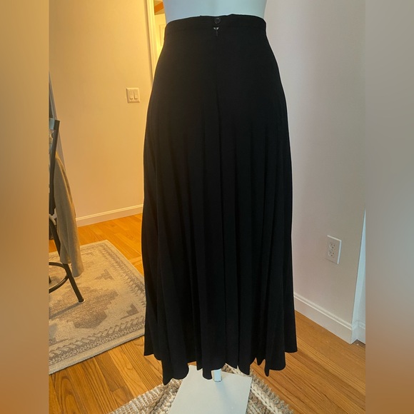 Black lined pleated skirt.  Two button waist, zipper back - Picture 2 of 3